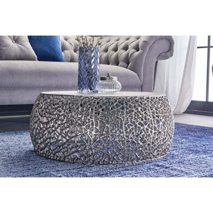 Couchtisch METRIX rund 73 cm silber mit geometrischem Muster – Design-Couchtisch aus Aluminium mit mattweißer Platte