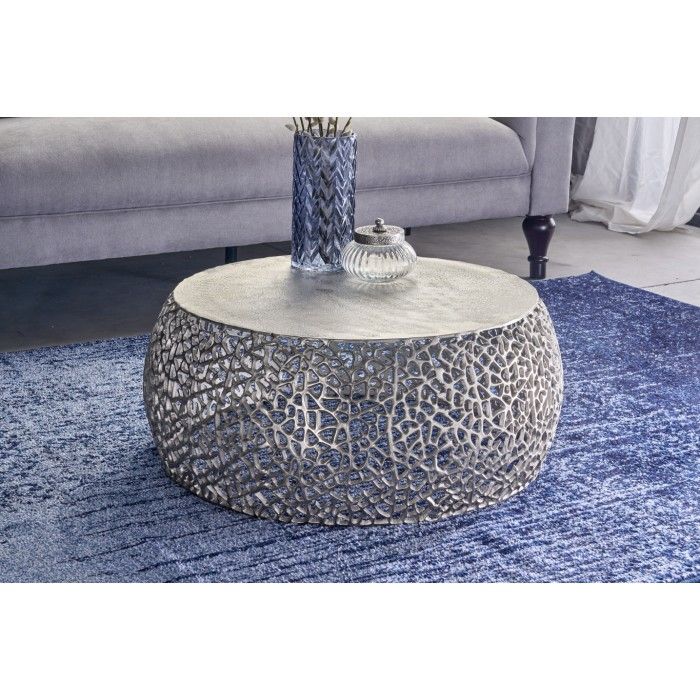 Couchtisch METRIX rund 73 cm silber mit geometrischem Muster – Design-Couchtisch aus Aluminium mit mattweißer Platte
