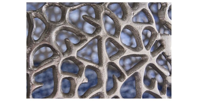 Table basse METRIX ronde 73 cm argentée avec motif géométrique – Table basse design en aluminium et plateau blanc mat