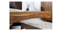 Zoom sur la tranche du plateau de la table basse rectangulaire en bois de Sheesham NOMA