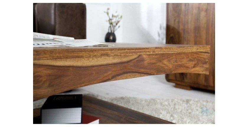 Zoom sur la tranche du plateau de la table basse rectangulaire en bois de Sheesham NOMA