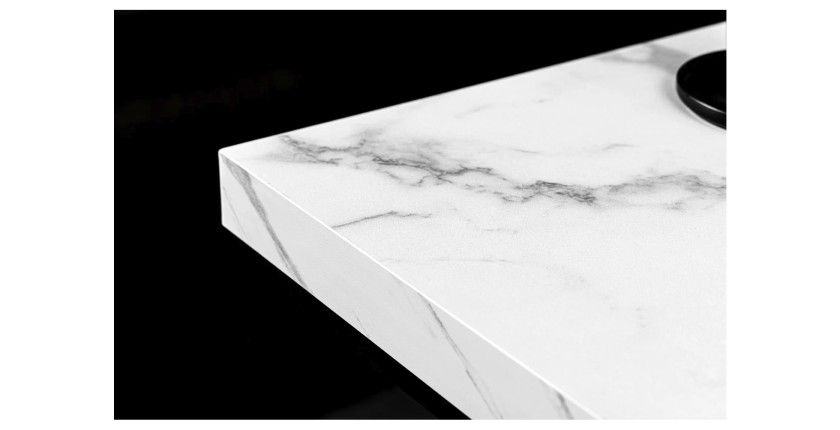 Zoom sur la tranche du plateau de la table basse blanche carré ABITTA