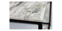 Zoom sur le coin de la table basse carré gris clair ABITTA
