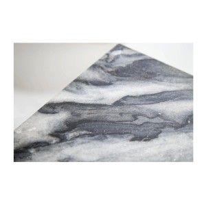 Zoom sur le coin de la table basse carré grise ABITTA