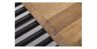 Zoom sur la tranche du plateau en bois de la table basse rectangulaire en bois et en métal 100cm