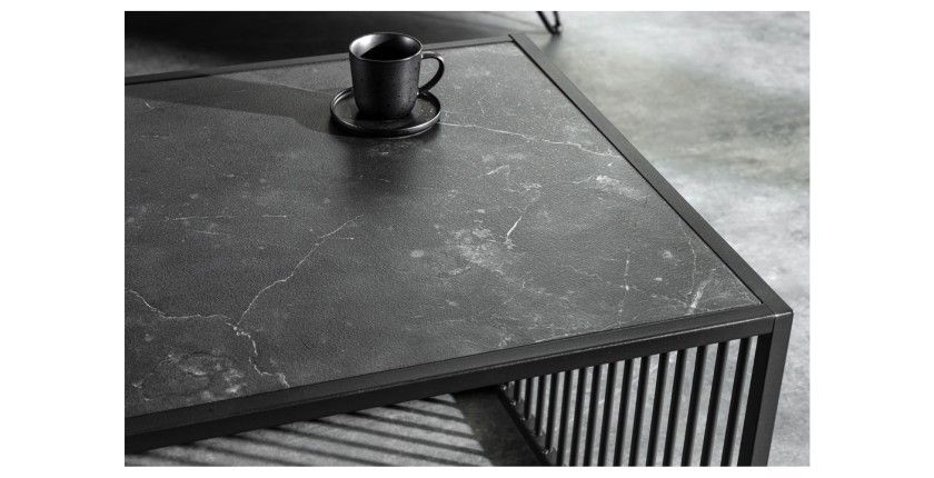 Zoom sur la partie du plateau noir de la table ABITTA