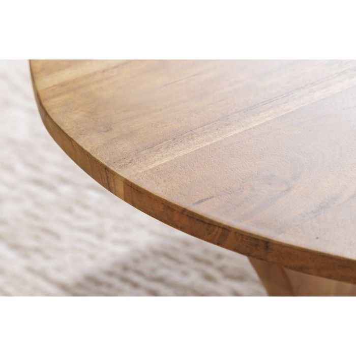 Zoom sur la tranche de la table basse ronde ABITTA en bois d'acacia