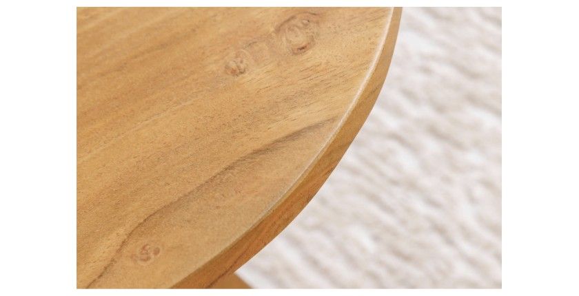 Zoom sur un bord du plateau de la table basse ronde ABITTA en bois d'acacia