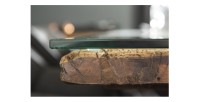 Zoom sur la tranche de la table RAFTA 220cm avec sur-plateau en verre