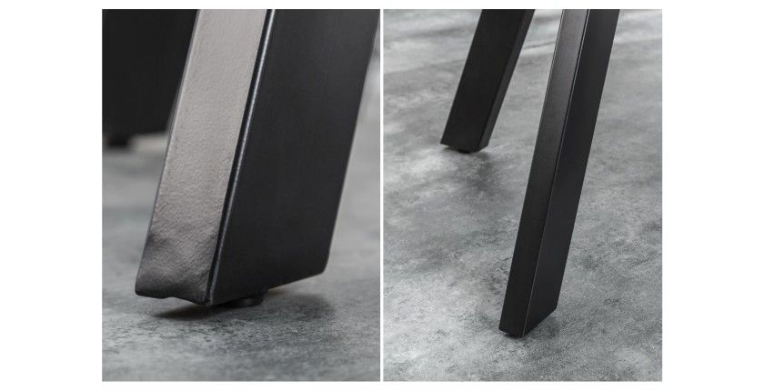 Zoom sur les détails des pieds de la table LODEN ronde 120cm en bois de manguier clair