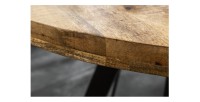 Zoom sur la tranche de la table LODEN ronde 120cm en bois de manguier clair
