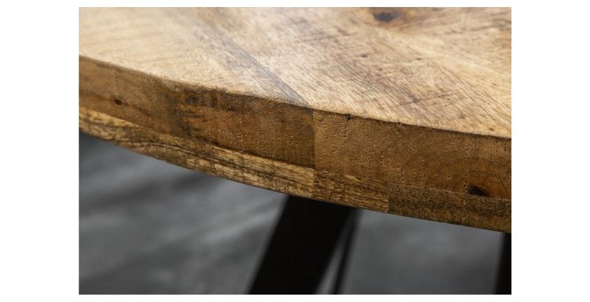 Zoom sur la tranche de la table LODEN ronde 120cm en bois de manguier clair