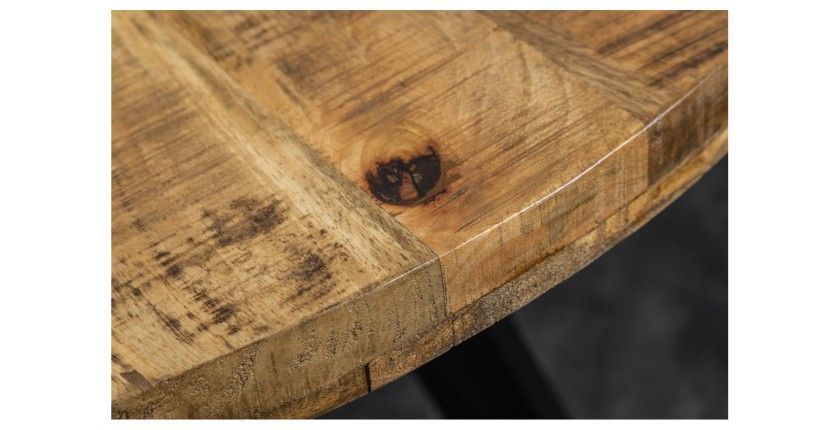 Zoom sur le bord du plateau de la table LODEN ronde 120cm en bois de manguier clair
