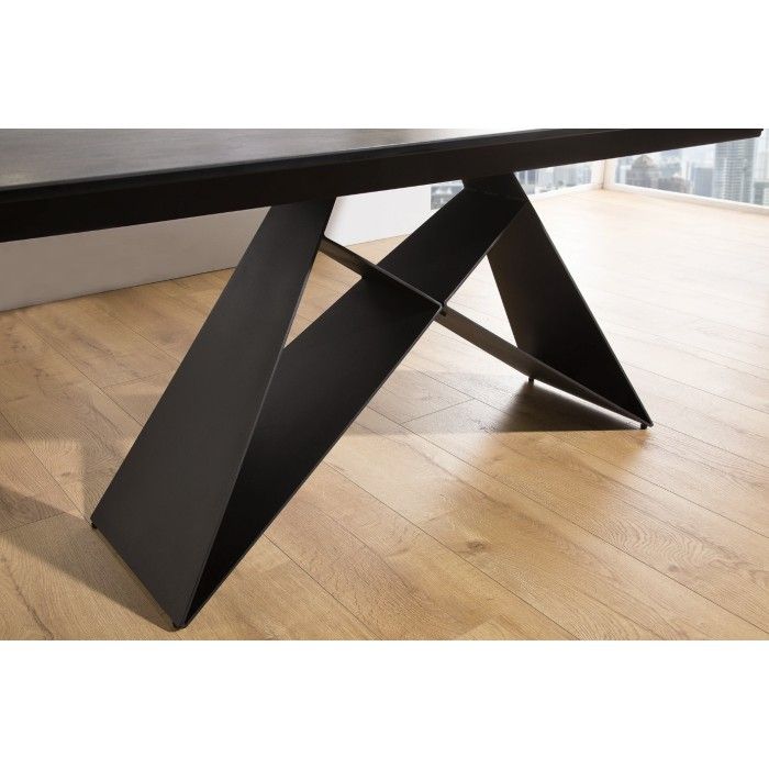 Esstisch ATARA 180–260 cm – Tischplatte aus grauer Taupe-Keramik und Gestell aus schwarzem Metall