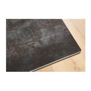 Zoom sur la texture du plateau de la table ATARA rectangulaire 180cm extensible jusqu'à 260cm gris foncé