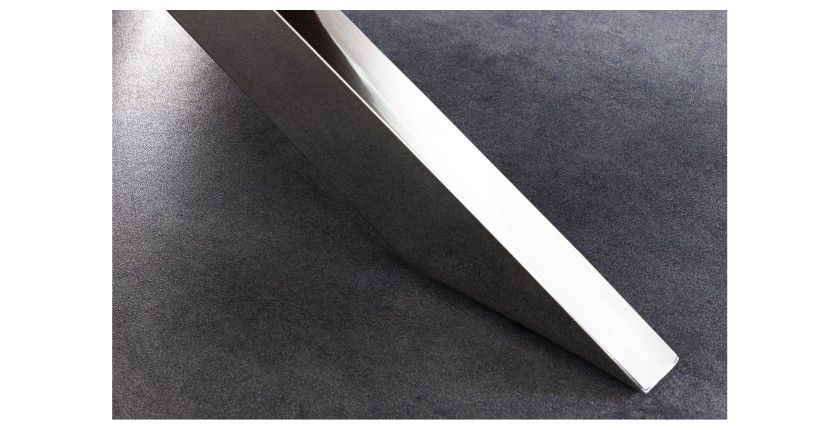 Zoom sur l'un des pieds de la table RAFTA 220cm avec plateau en teck et sur-plateau en verre