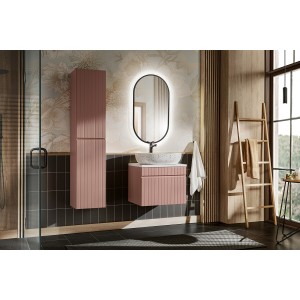 Ensemble ICON rose : meuble sous vasque 60cm, plan pour vasque, vasque à poser, miroir LED et colonne mis en situation