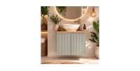 Ensemble ELVINA 60cm : meuble sous vasque à placards vert sauge gris et plan pour vasque aspect bois mis en situation