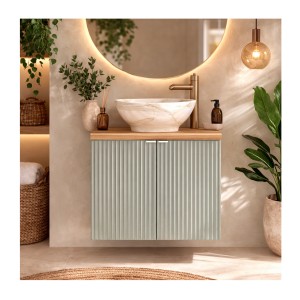 Ensemble ELVINA 60cm : meuble sous vasque à placards vert sauge gris et plan pour vasque aspect bois mis en situation