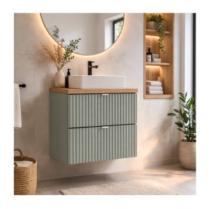Ensemble ELVINA 50cm : meuble sous vasque vert sauge gris et plan pour vasque aspect bois mis en situation