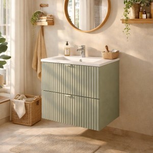 Ensemble ELVINA 50cm : meuble sous vasque à tiroirs vert sauge gris et vasque encastrée blanche mis en situation