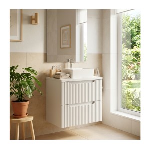 Ensemble VANO 50cm blanc alpin : meuble sous vasque à tiroirs, plan pour vasque et vasque à poser mis en situation