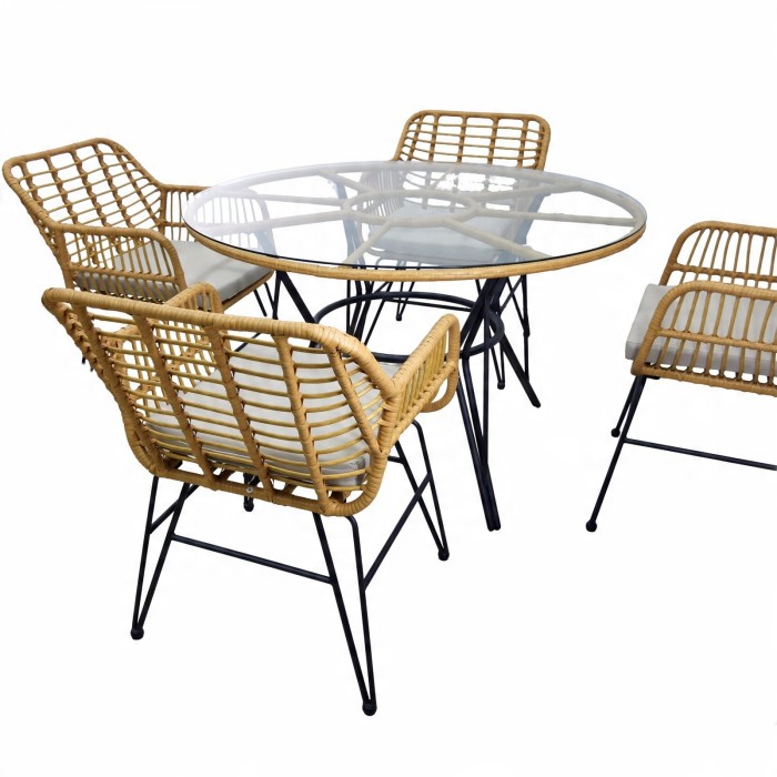 Salon de jardin VALORIA 4 places – Table et 4 chaises en rotin marron avec coussins gris 