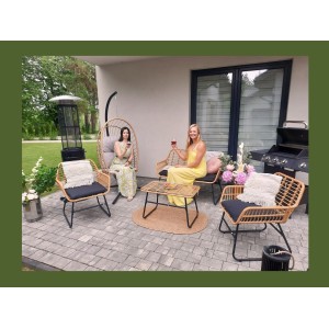 Salon de jardin CALYRA 4 places – Canapé 2 places, 2 fauteuils coussins noirs et table basse verre 