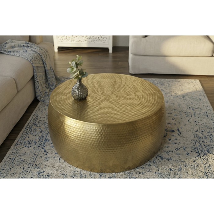Beistelltisch TRIANE 60 cm in goldenem Aluminium – Runder Couchtisch im gehämmerten Design