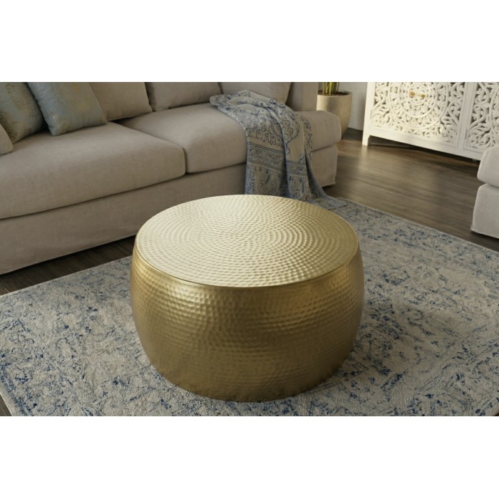 Beistelltisch TRIANE 60 cm in goldenem Aluminium – Runder Couchtisch im gehämmerten Design