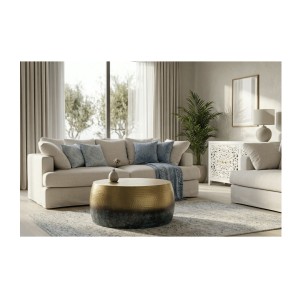 Table basse TRIANE ronde 60cm dorée et bleue vue dans un ensemble de salon