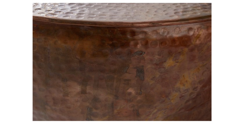 Zoom sur la jonction entre la structure et le plateau de la table basse TRIANE ronde 60cm cuivre
