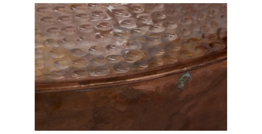 Zoom sur la texture du plateau de la table basse TRIANE ronde 60cm cuivre