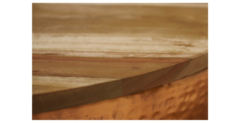 Zoom sur la jonction entre le plateau et la structure de la table basse TRIANE ronde 60cm cuivre