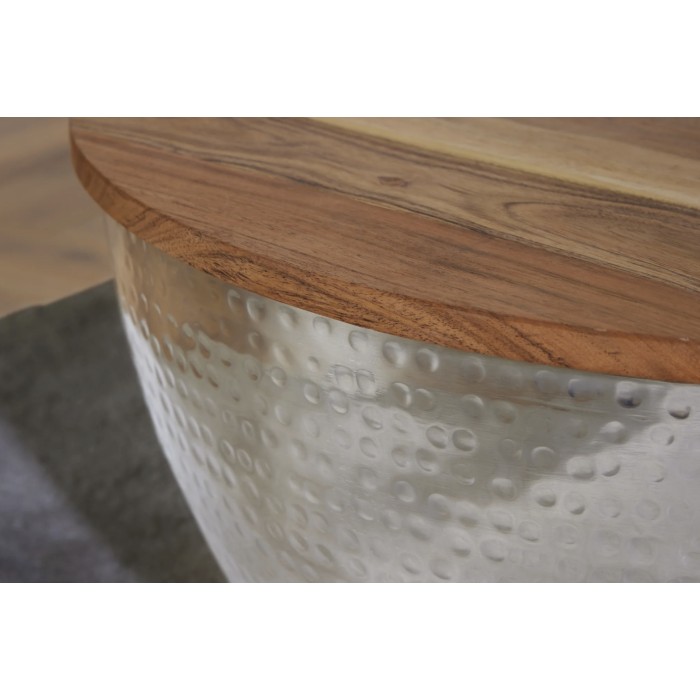 Table bassa TRIANE 60 cm con contenitore – Piano in legno di acacia e struttura in metallo argentato martellato