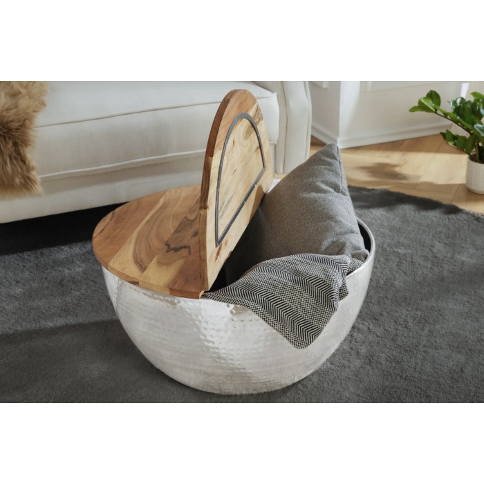 Table bassa TRIANE 60 cm con contenitore – Piano in legno di acacia e struttura in metallo argentato martellato