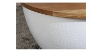 Zoom sur la jonction entre le plateau et la structure de la table basse ronde TRIANE 60cm blanche et bois
