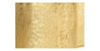 Zoom sur la texture de la structure de la table basse TRIANE asymétrique dorée