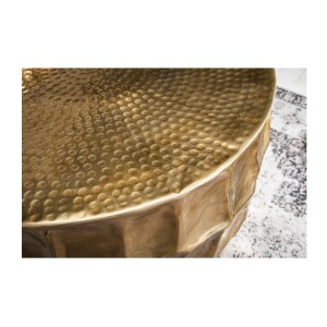 Zoom sur la texture du plateau de la table basse TRIANE ronde dorée 70cm