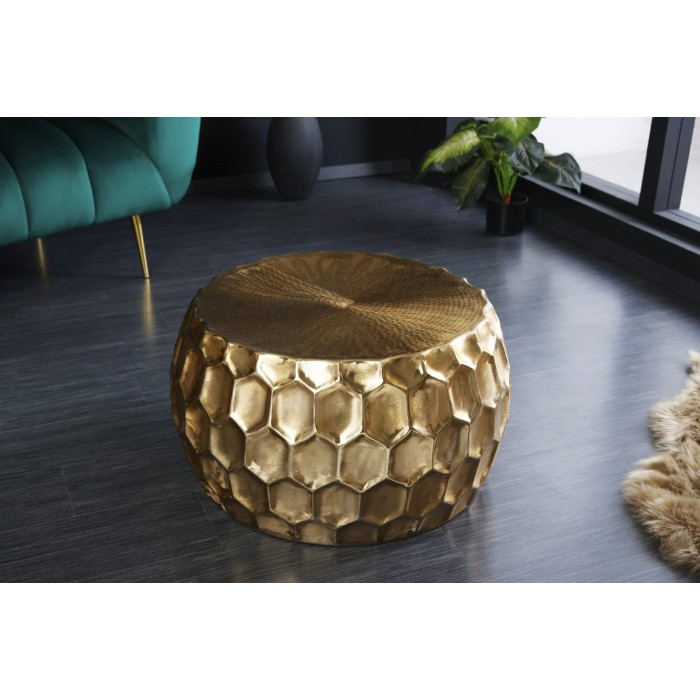 Lage tafel TRIANE goud 70 cm – Gehamerd aluminium met honingraatontwerp