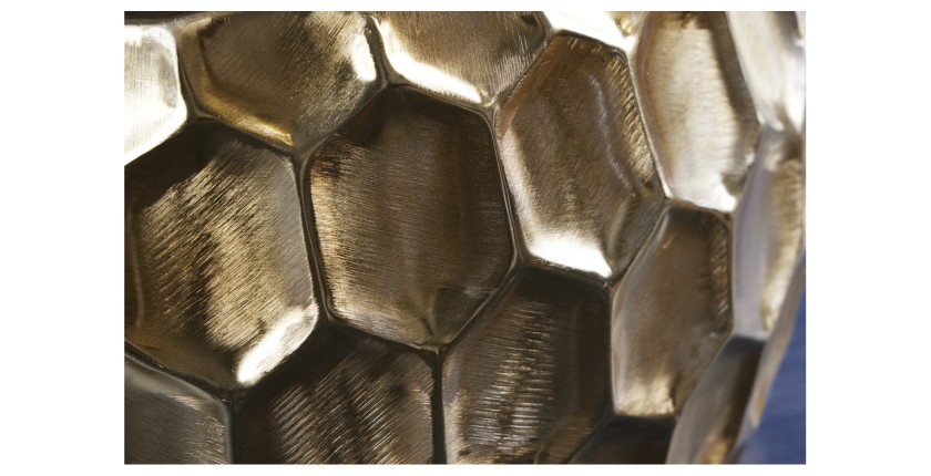 Zoom sur la texture de la structure de la table basse TRIANE doré 70cm