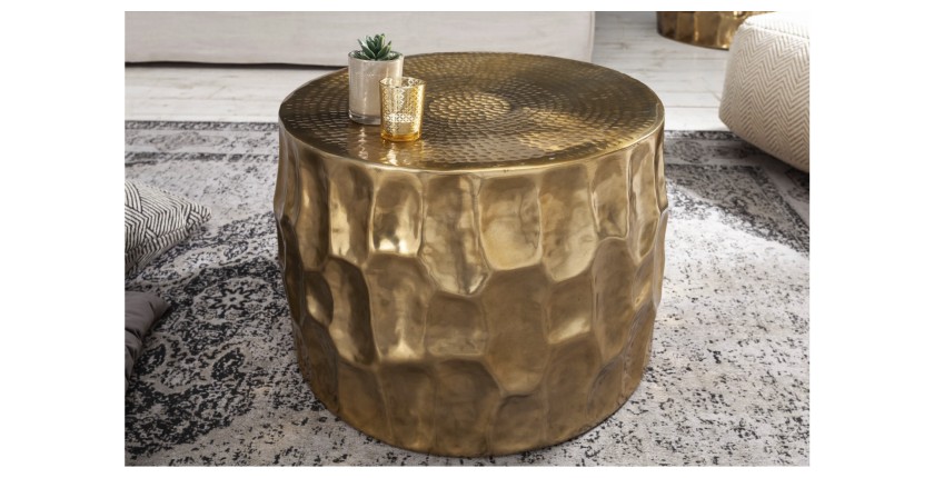 Table basse TRIANE ronde dorée 55cm mise en situation