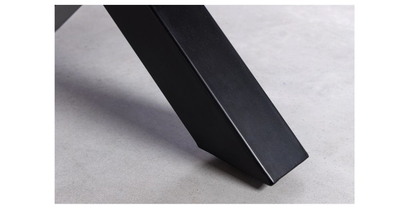 Zoom sur l'un des pieds de la table basse RAFTA 110cm en bois de Teck avec plateau en verre