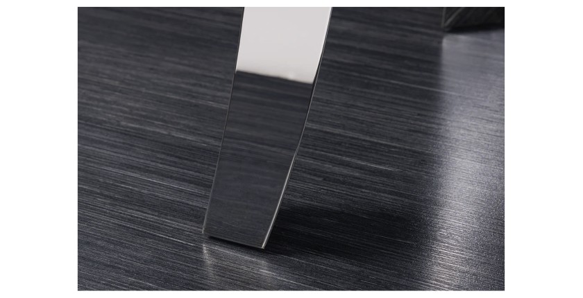 Zoom sur l'un des pieds de la table basse VELENA avec sous plateau en bois et plateau en verre 100cm