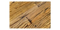 Zoom sur la texture du sous-plateau en bois de la table basse VELENA avec sous plateau en bois et plateau en verre 100cm