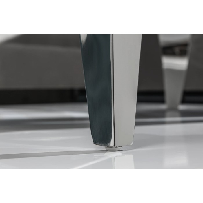 Zoom sur l'un des pieds de la table basse VELENA avec plateau effet marbre blanc