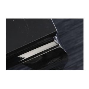 Zoom sur la texture du plateau de la table basse VELENA avec plateau effet marbre noir