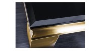 Zoom sur le coin de la table basse VELENA plateau noir et pieds or