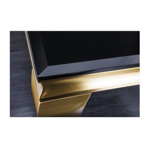 Zoom sur le coin de la table basse VELENA plateau noir et pieds or