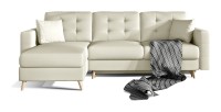 Canapé d’angle convertible HASGARD 3 places beige 248x162 cm – coffre et pieds bois